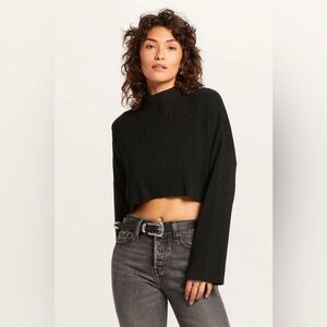 Olivaceous East Side Black Ribbed Mock Neck Cropped Sweater Size large